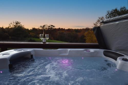 Hot Tub. Pool Table. Game Room. Fire Pit. Pets OK! in Edinburg, USA