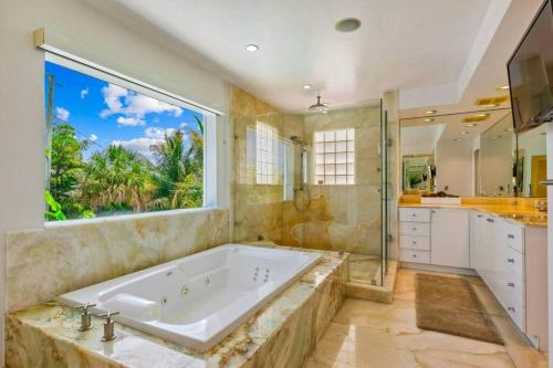 Oasis by the Beach- Entire 4-story Home in Fort Lauderdale, USA