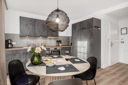 One-Bedroom Apartment image 10