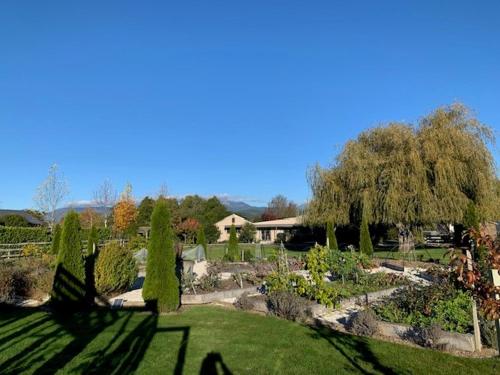 Garden, Willow Cottage Retreat in Brightwater