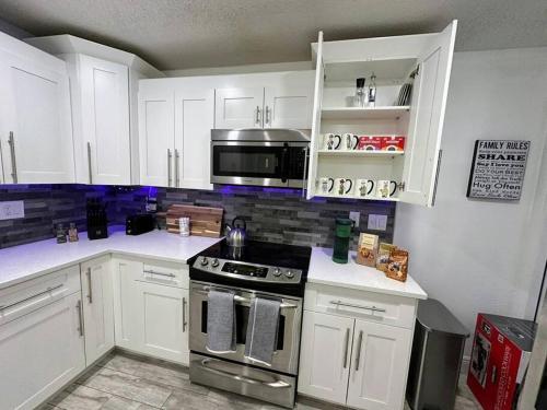 S&H Unlimited West Palm Beach 3 Bedroom Spacious House in West Palm Beach, USA