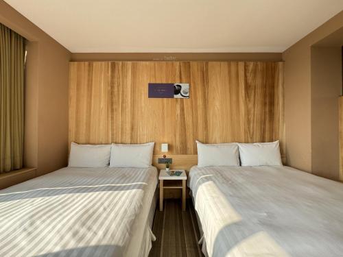 Deluxe Family Room image 7