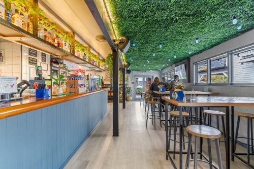 Restaurant, GY BOUTIQUE HOTEL in Glenorchy