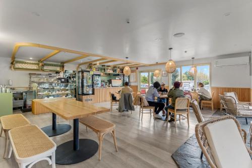 Restaurant, GY BOUTIQUE HOTEL in Glenorchy