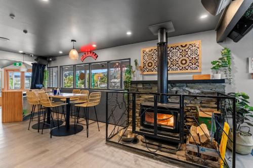 Restaurant, GY BOUTIQUE HOTEL in Glenorchy