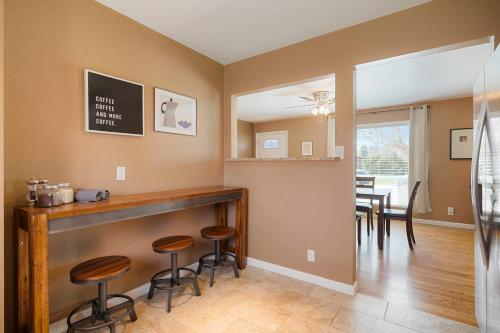 Cozy Getaway Retreat - 4BR - Northglenn in Northglenn, USA