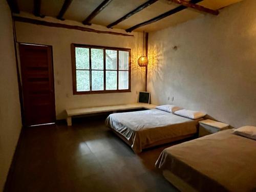 1 double bed, 2 twin beds