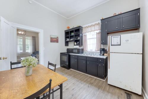 The Chattahoochee Cottage Walk to River & Shops - image 7