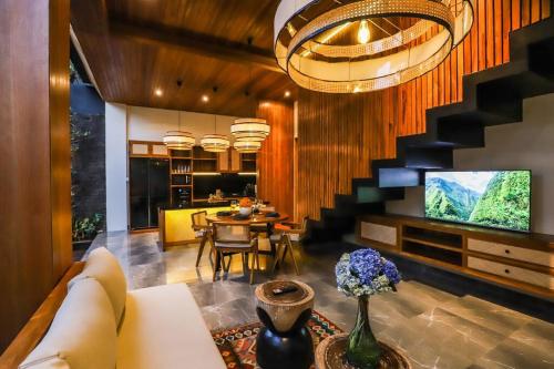 Beyond Villa 3BDR, 2 FL, 2 Pools, 2 Living Rooms