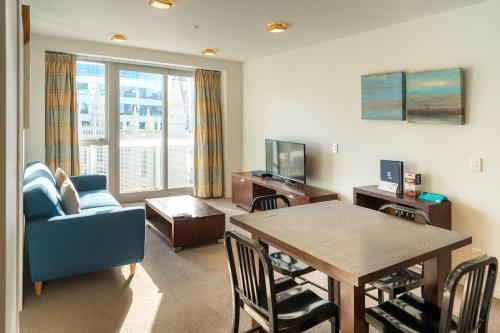 One Bedroom Suite  image 9
