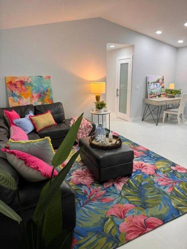 SH West Palm Beach 3 Bedroom PBI Airport Tropical Chic in West Palm Beach, USA