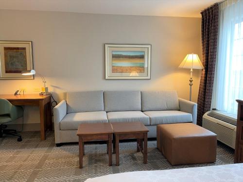 Staybridge Suites Milwaukee West-Oconomowoc, an IHG Hotel