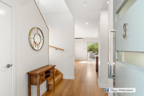 Three-Bedroom Apartment room in 3-6 Broughton Ave Cowes