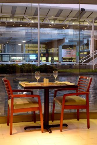 Holiday Inn Santiago - Airport Terminal by IHG