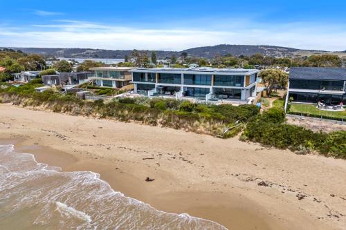 Award-winning beachfront luxury in Cremorne in Sandford