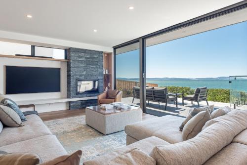 Közös társalgó / TV, Award-winning beachfront luxury in Cremorne in Sandford