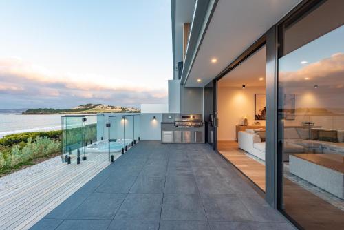 Award-winning beachfront luxury in Cremorne in Sandford