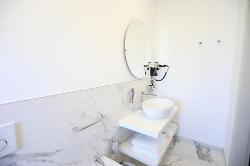 Studio Apartment image 2