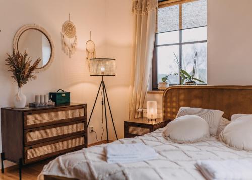 4 bedrooms, 5 beds