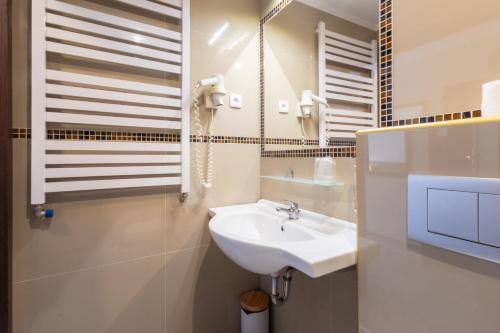 Hit Hotel - image 5