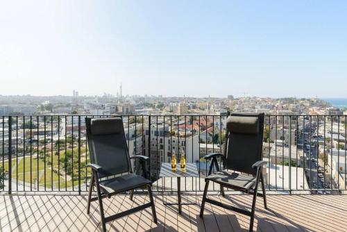 Dominant 4Br penthouse w Sea view - by HolyGuest - image 3
