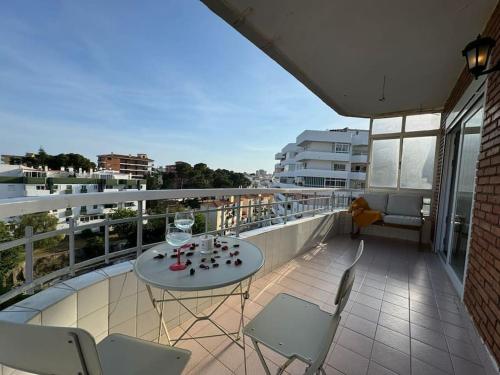 Flat with terrace and sea views in Torremolinos - Miró