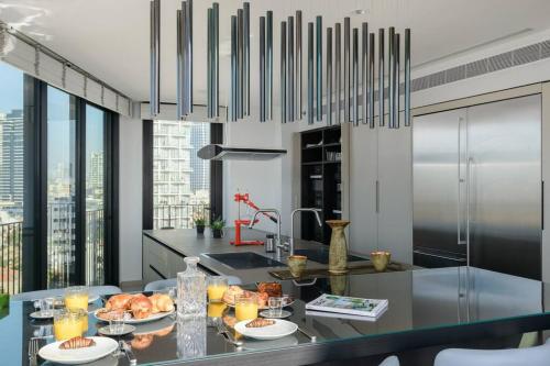 Dominant 4Br penthouse w Sea view - by HolyGuest - image 10