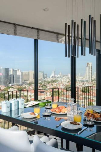 Dominant 4Br penthouse w Sea view - by HolyGuest - image 11