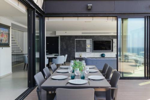 Dominant 4Br penthouse w Sea view - by HolyGuest - image 12