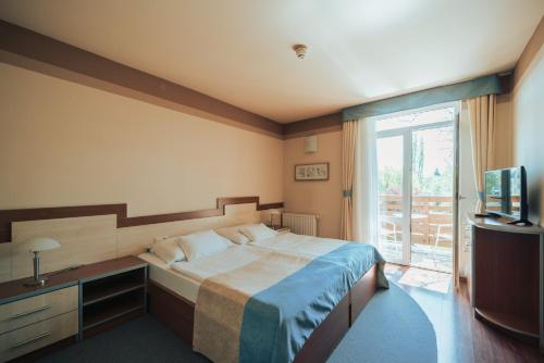 1 queen bed