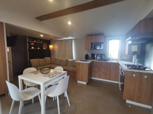 Mobilhome Vue océan La Costa Breizha (Mobilhome Vue ocean La Costa Breizha) in 屈伊伯龍