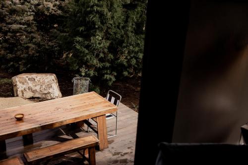 'Sisters' - Cliff top cabin with hot tub