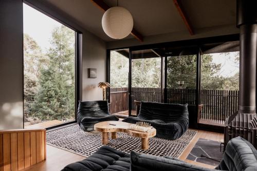'Sisters' - Cliff top cabin with hot tub in Orford