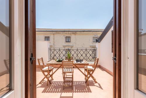 Oretea Apartment with Terrace by Wonderful Italy