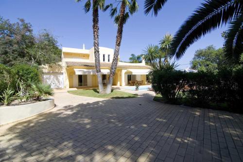 Exterior view, Villa Jasmim in Ferrarias