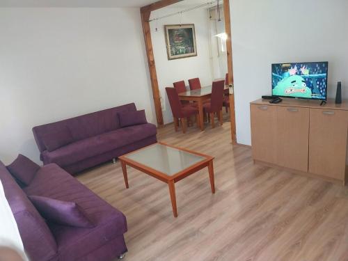 . Budget Belgrade Subarea Apartment with Parking
