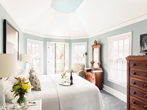 King Room with Pool View