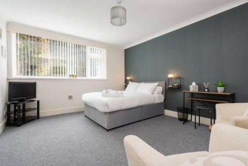 Woolton Rd Flat Near John Lennon Airport, Free Parking & Wifi - Pass the Keys, Liverpool