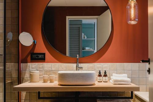 room detail thumbnail 2