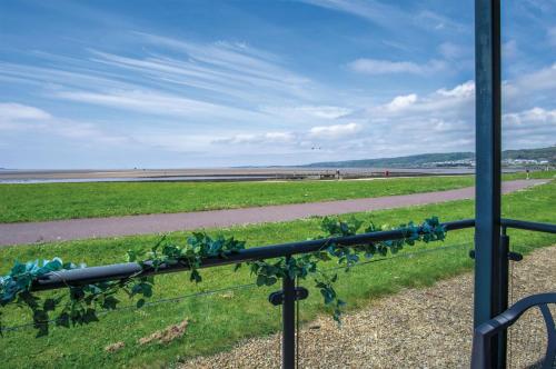 Beach View - 2 Bedroom Apartment - Llanelli