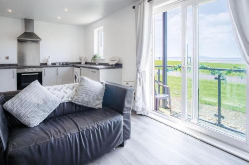 Beach View - 2 Bedroom Apartment - Llanelli