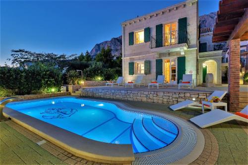 3 bedrooms, 4 beds