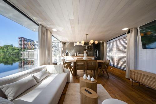 Hausboat Holešovice, Praha (fotografie 4)