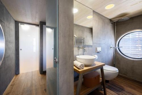 Hausboat Holešovice, Praha (fotografie 11)