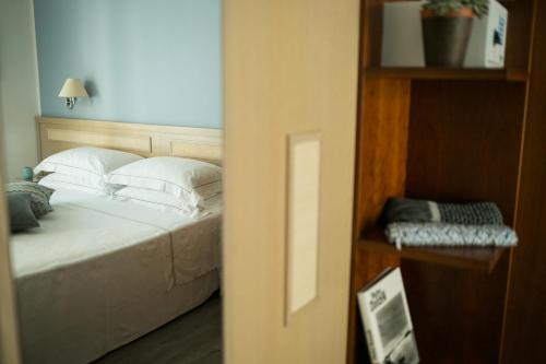 2 twin beds