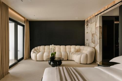 Junior Sea View Suite with Jacuzzi & Hammam image 8