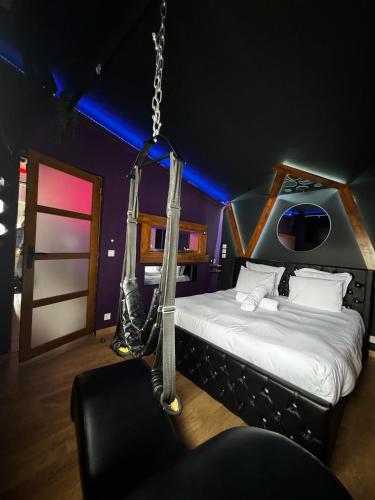 Loveroom L'1TIMISTE CDS – Neuilly-Plaisance, CA