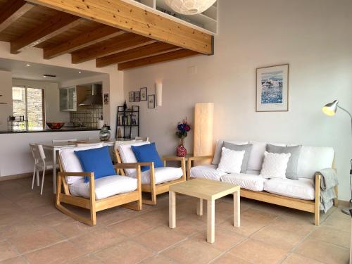 SOLITARI - semi-detached house with garage gîte à louer Cala Jóncols