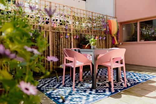 Central apartment w/ garden terrace, Oporto
