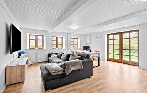 Stort hus nær Rømø, Ribe og tønder – khách sạn tại Skaerbaek
